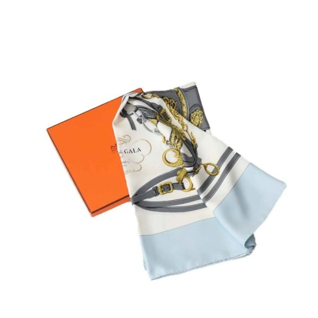 Pre-Owned HERMES Carre90 Hermes light blue scarf (Good)